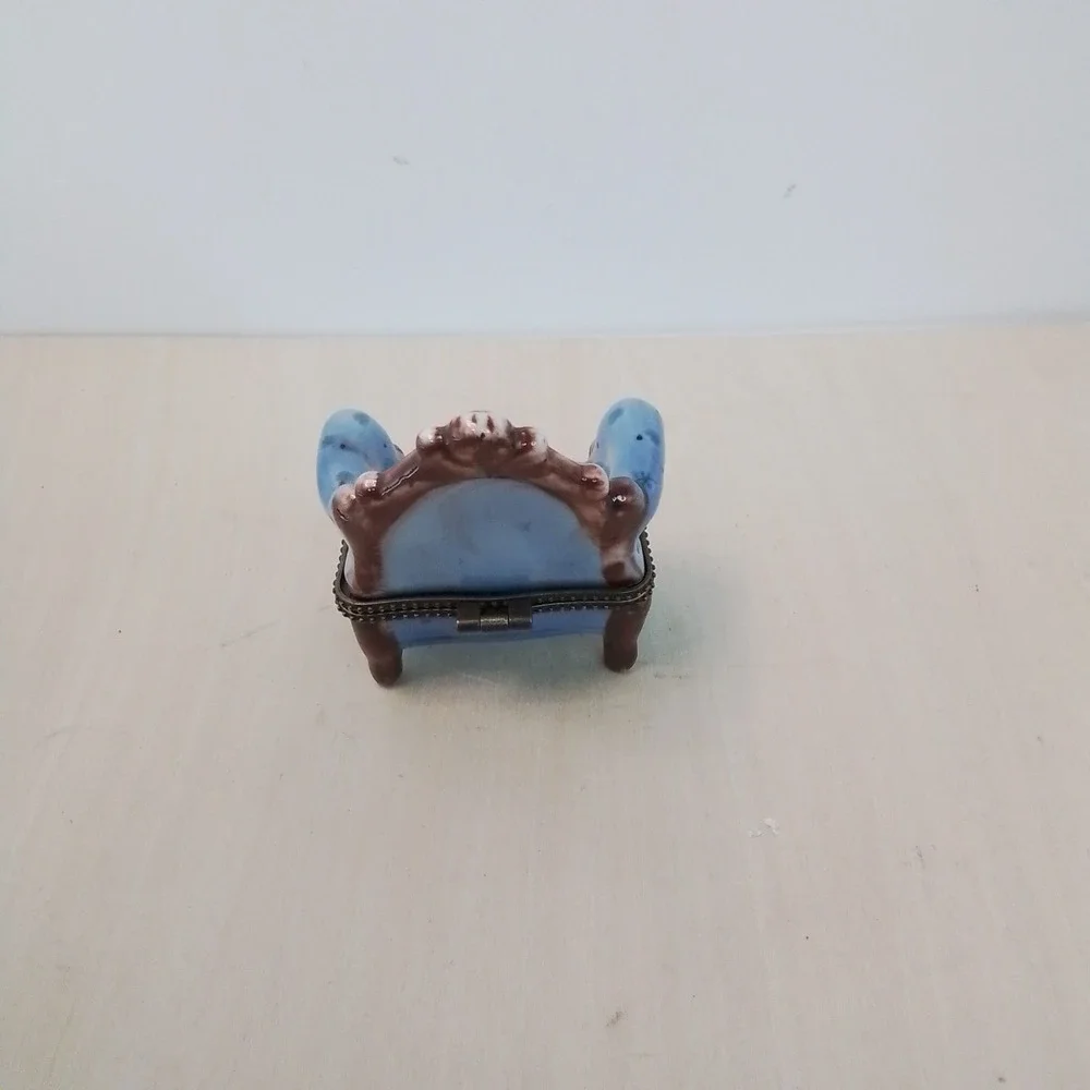 Blue Floral Ceramic‎ Armchair Trinket Box Hinged Ornate Vintage Style
